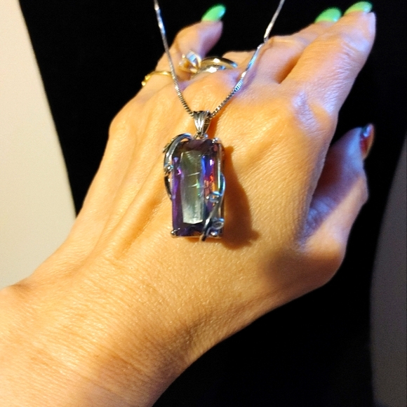 Rainbow topas pendant (No chain included) - Picture 2 of 4